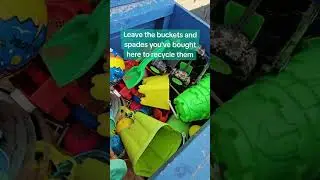 Beach Trip Tip 🏖️ Check the Toy Library #beachhack #daysoutwithkids #shorts