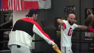 Омар тренируется 👊.                         Training for the fight 🔥