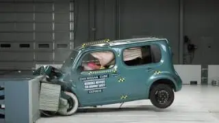2009 Nissan Cube moderate overlap IIHS crash test