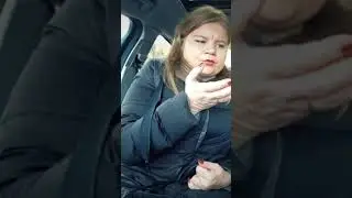 Ты че офигела??? Набросился с кулаками на сестру. Школьник псих украл деньги 