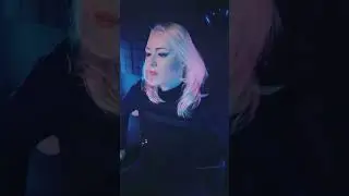 Что ты себе представляешь, когда слышишь "Девушка за Барабанами" ?!
