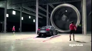 Реклама Nissan GTR Nismo 2014 Football Commercial (Футбол: Иньеста и Сильва)