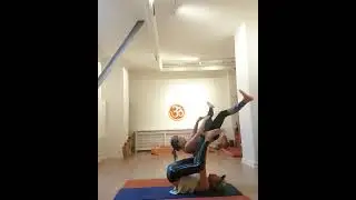 AcroYoga - whips and pops flow