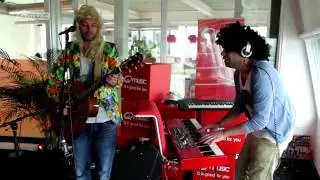 Niels Geusebroek - Rainbow In The Sky (live bij Mattie & Wietze) // Q-music
