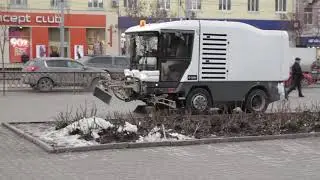 Демонстрация возможностей вакуумной подметальной уборочной машины RAVO на улицах Ростова-на-Дону.