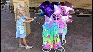 Alice play with mom in ice cream truck !