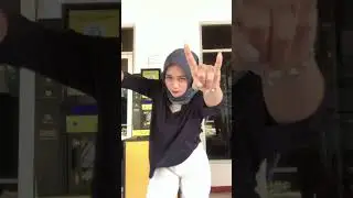 Hijab celana ketat putih