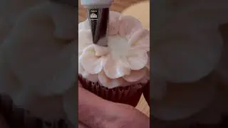 Flower Butter Cream Cupcakes 1