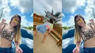 menina debochada