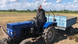 Влог з села. Возимо гній на поле трактором. Знову дощить