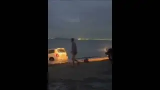 В Приморье водитель машины перепутал педали и заехал в морскую воду по крышу. Источник - NewsBox24
