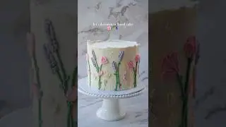 Loved making this wildflower inspired cake!! 🌸 (Gluten free carrot cake with cream cheese frosting)