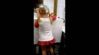 СМЕШНОЕ ВИДЕО!!!! Пошла почистить зубы.АХАХАХА.
