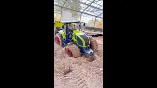 RC Tractor in trouble 