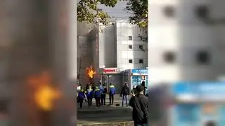 В Ленинском районе Саратова горит торговый центр
