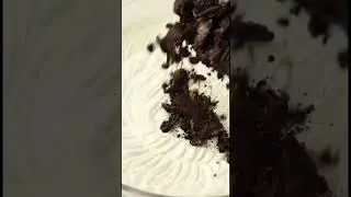 Easy no bake Oreo cheesecake bars for summer!