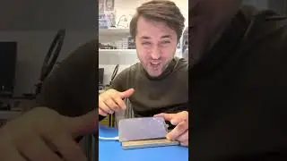 Сальноволосый наглый заносчивый краш переделывает iPhone после другого сервиса.