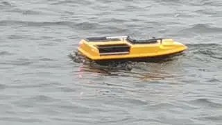 обзор двух бункерного кораблика на воде