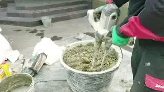 Мокрый песок, а раствор не жидкий.