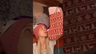 Я ПРОТИВ МЛАДШЕЙ СЕСТРЫ // наряжаем комнату к новому году🎄
