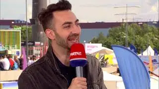 Карен Адомян aka Макарена берёт интервью у Виктора Демидова aka Кирпич.  ВКфест. Матч ТВ.