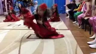 Дети танцуют цыганочку лучше , чем взрослые )))