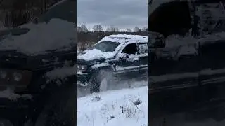 Jeep Grand Cherokee крутит пятаки на снегу
