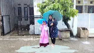 PULANG SEKOLAH KEHUJANAN 🤒 Lupa Jemput Sekolah 😱 Revina Syakira