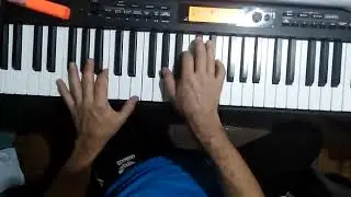 El artista piano 2 acompaña