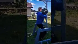 Присед в уличных условиях. 50 лет. 