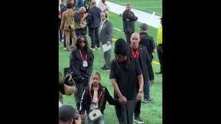 Jay-Z With His Daughters Blue Ivy & Rumi At The Super Bowl ♥️