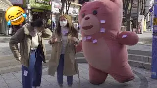 Person Vs Giant bear Plays Post-It Note Game 😂