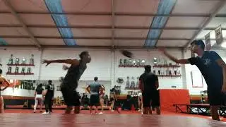 Cachando tennis en backflip