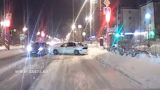 Момент ДТП на ул. Республики в Тюмени