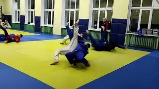 Бросок через грудь. Ura-nage.