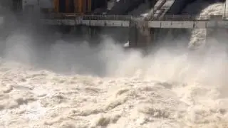 Сброс воды с Павловского водохранилища