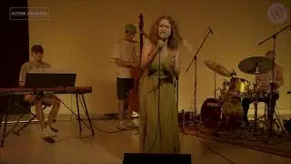 Esra Gürçay Quartet | No Strings Attached