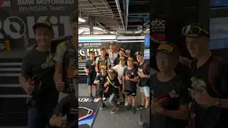 Toprak Razgatlioglu & Michael van der Mark welcome the MiniGP Czech riders to the box at Most 🤩🇨🇿