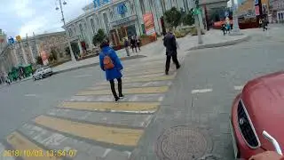 Велокурьер высказывается о велодорожках - и сравнительном преимуществе велополитена.