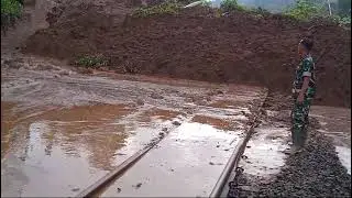 JALAN KERETA TERTUTUP LONSOR DI BANYUMAS AKIBAT HUJAN DERA#update #shortsvideo #2023