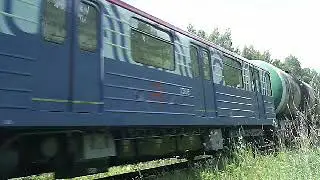 2тэ116у с грузовым поездом и поездом метрополитена
