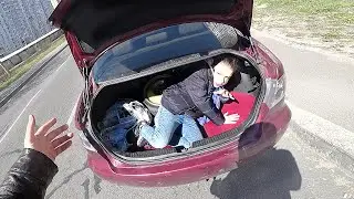 ШКОЛЬНИК залез ко мне в БАГАЖНИК. Из-за ЛЮБВИ к ДЕВОЧКЕ. ПАЦАН выполнял челлендж а4 для девочки