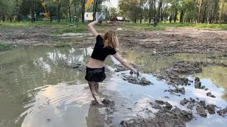 fall into mud, knee-deep in mud, girl bathes in mud, dirty shoes, crash high heels, crush shoes
