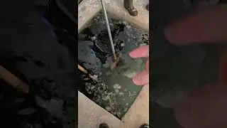 Сделали прорубь в бане! Боремся со льдиной)
