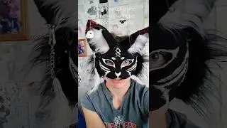я прячу чувства за клоунской маской, лол.. 