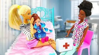 Evi finge estar enferma porque no quiere ir a la escuela. Vídeos con muñecas Barbie.