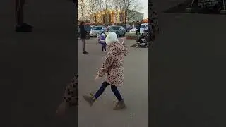 Девочка не реально круто танцует!!! ( поддержите лайком).