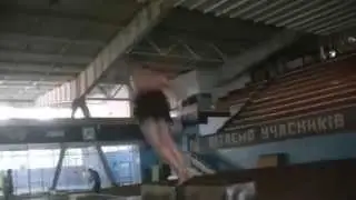 Stas Skochko   тренировка в гимнастическом зале