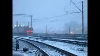 Электропоезд ЭТ2-003 прибывает на Витебский вокзал, СПб / EMU ET2-003, SPb