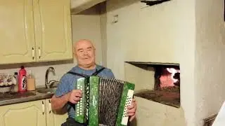 ОСЕНЬ, ОКНА ПОСЫПАНЫ КАПЛЯМИ ДОЖДЯ, БАРАБАНЯТ КАК В ПЕСНЕ =ДОЖДЬ И Я= ВЗЯЛ ГАРМОНЬ И ПОЛИЛАСЬ ПЕСНЯ!
